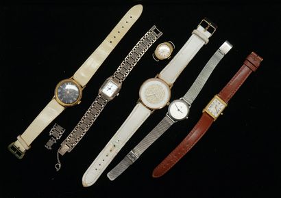SET of 5 wristwatches in gilt or silvered...