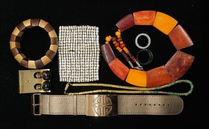 FANTAISIE - SET in gilded metal, wood, resin...