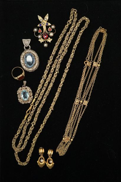 LOT de bijoux fantaisie anciens comprenant...