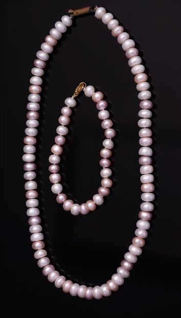 COLLIER ET BRACELET composés de perles de...