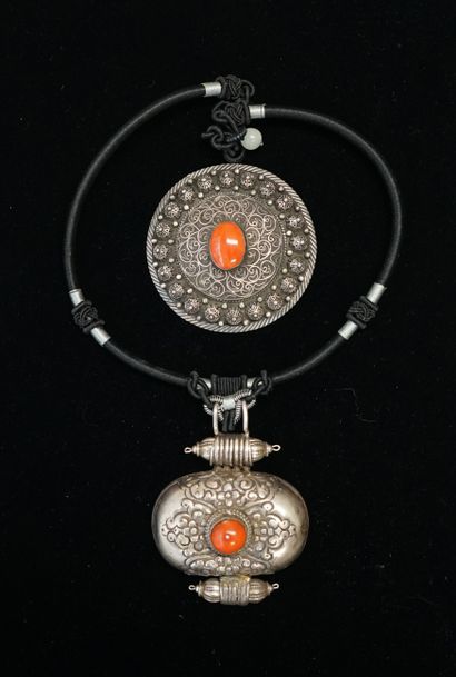 COLLIER pendentif en argent et cabochon de...