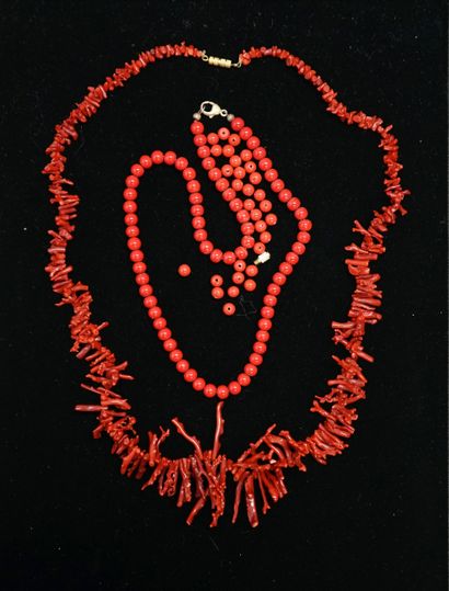 SET consisting of 1 necklace of dark red...