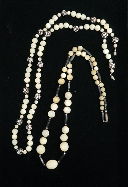 SET of 2 vintage long necklaces made of pearls...