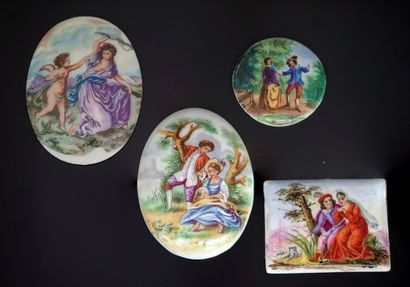 LOT de 4 miniatures diverses en porcelaine...