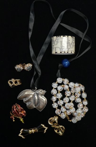 FANTAISIE - LOT in gold or silver metal including:...