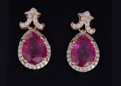 PAIR OF EARRINGS in gilt silver (vermeil)...