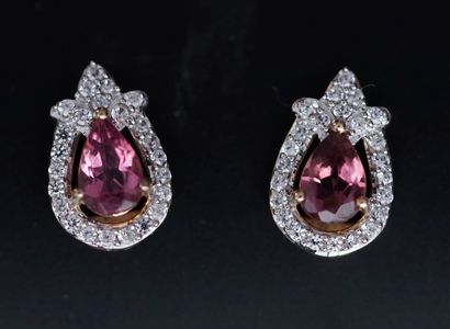 PAIR OF EARRINGS in gilt silver 925/°° (vermeil)...