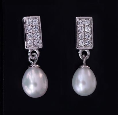 PAIRE de BOUCLES d'OREILLES en argent 925°/°°...