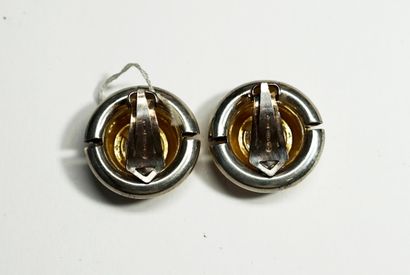 PAIR OF EAR CLIPS in silver and gilded silver,...