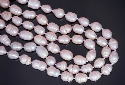 SAUTOIR made of freshwater pearls. Without...