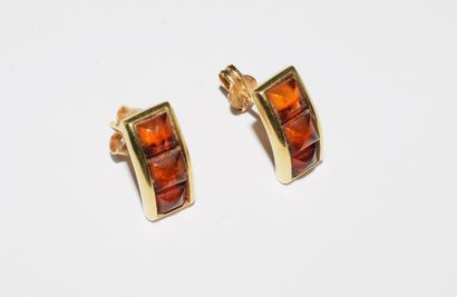 Pair of 18K (750/°°) yellow gold half-shell...