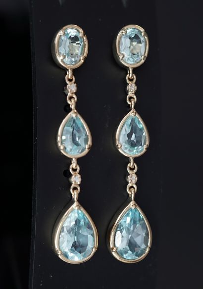 PAIR OF EARRINGS in silver gilt (vermeil)...