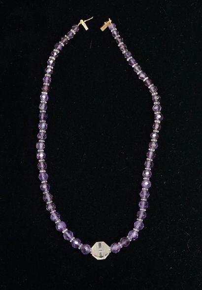 NECKLACE made of faceted amethyst beads interspersed...