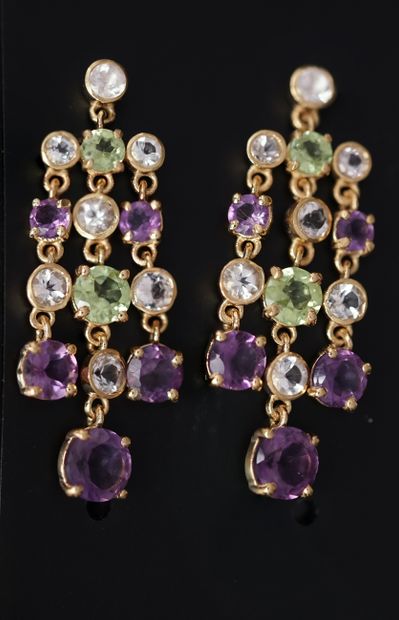 PAIRE DE PENDANTS D'OREILLES en argent doré...