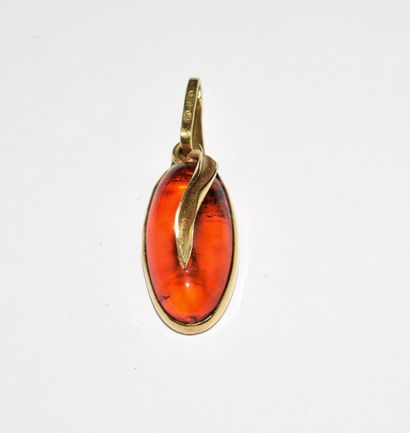 18K (750/°°) yellow gold pendant, decorated...