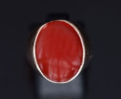 9k (375°/°°) yellow gold CHEVALIERE centered...