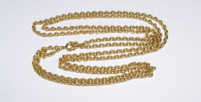 Important SAUTOIR en or 18K (750/°°), maille...