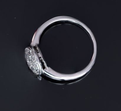 BAGUE jonc en or gris 18K (750/°°) centrée...