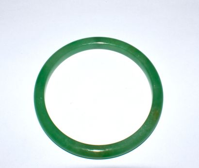 JONC in jade of strong color. D : 62, PB...