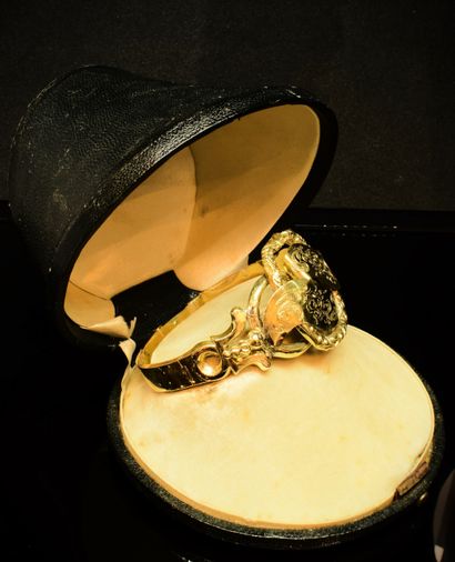 BRACELET in 18K gold (750/°°), hollow band...