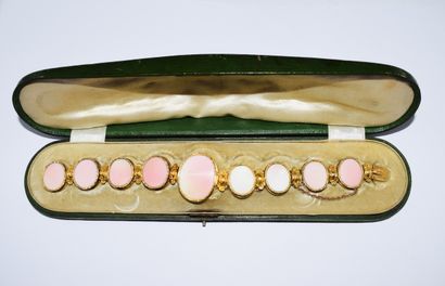 BRACELET in 18K gold (750/°°), decorated...