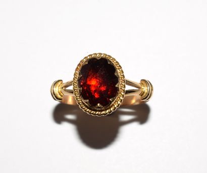 RING in 18K yellow gold (750/°°) set with...