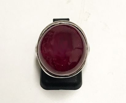 BAGUE en or gris 18K (750/°°) sertie d'un...