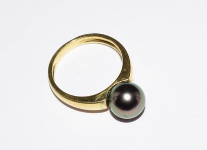 RING in 18K yellow gold (750/°°) set with...