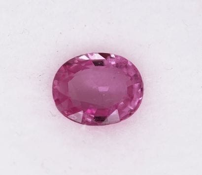 Pink SAPHIR on paper. 9x7mm (about 2ct /...