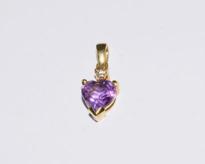 18K (750/°°) yellow gold pendant with a claw-set...
