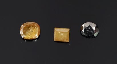 LOT of 3 colored diamonds with certifica...