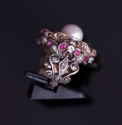 Gold and silver ring set with a pearl (untested)...