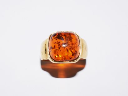 RING in 18K yellow gold (750/°°) set with...
