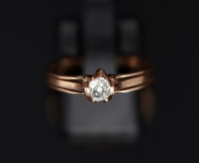 BAGUE solitaire en or jaune 18k (750°/°°)...