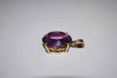 PENDENTIF en or jaune 18K (750/°°) orné d’une...