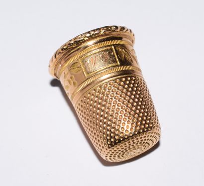 18K (750/°°) gold, chased and engraved, in...