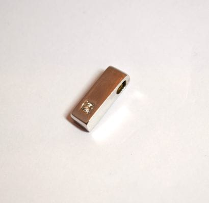 PENDENTIF en or blanc 18K (750/°°) figurant...