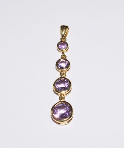 PENDENTIF en or jaune 18K (750/°°), orné...