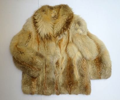 Short coat in sand fox, hook closure, very...