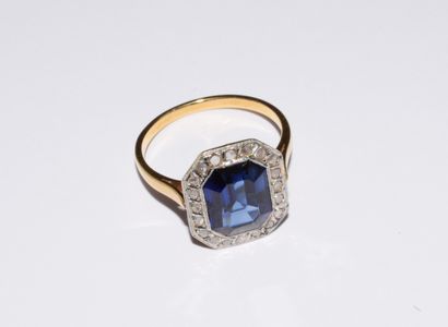 RING in 18K gold (750/°°) set with an octagonal...