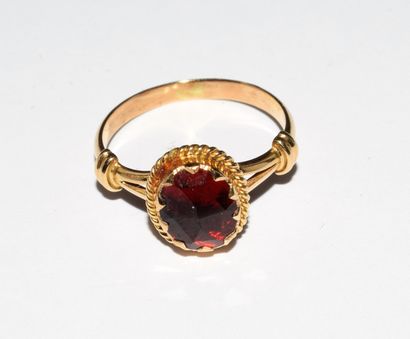 RING in 18K yellow gold (750/°°) set with...