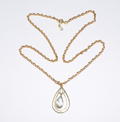 PENDANT and CHAIN in 18K (750/°°) gold, oval...
