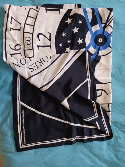 LOUIS VUITTON - Silk stole. 