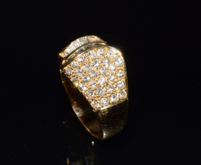 Band ring in 18K gold (750/°°) set with diamonds...