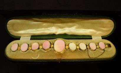 BRACELET in 18K gold (750/°°), decorated...