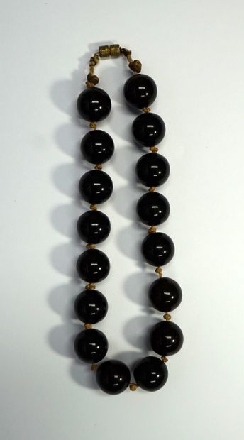 NECKLACE composed of 16 balls of color 