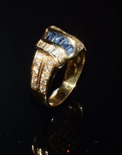 Band ring in 18K gold (750/°°) set with diamonds...