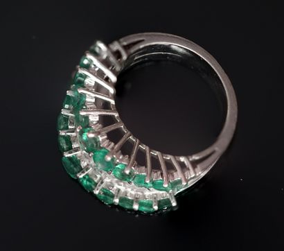 BAGUE bandeau en or gris 18k (750/°°) ornée...