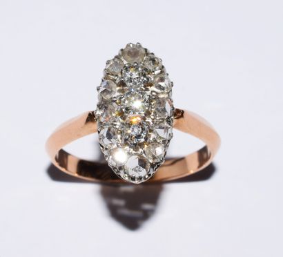 Marquise ring in 18K (750/°°) gold, set with...