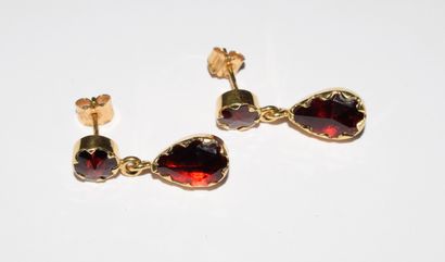 PAIR OF EARRINGS in 18K yellow gold (750/°°)...